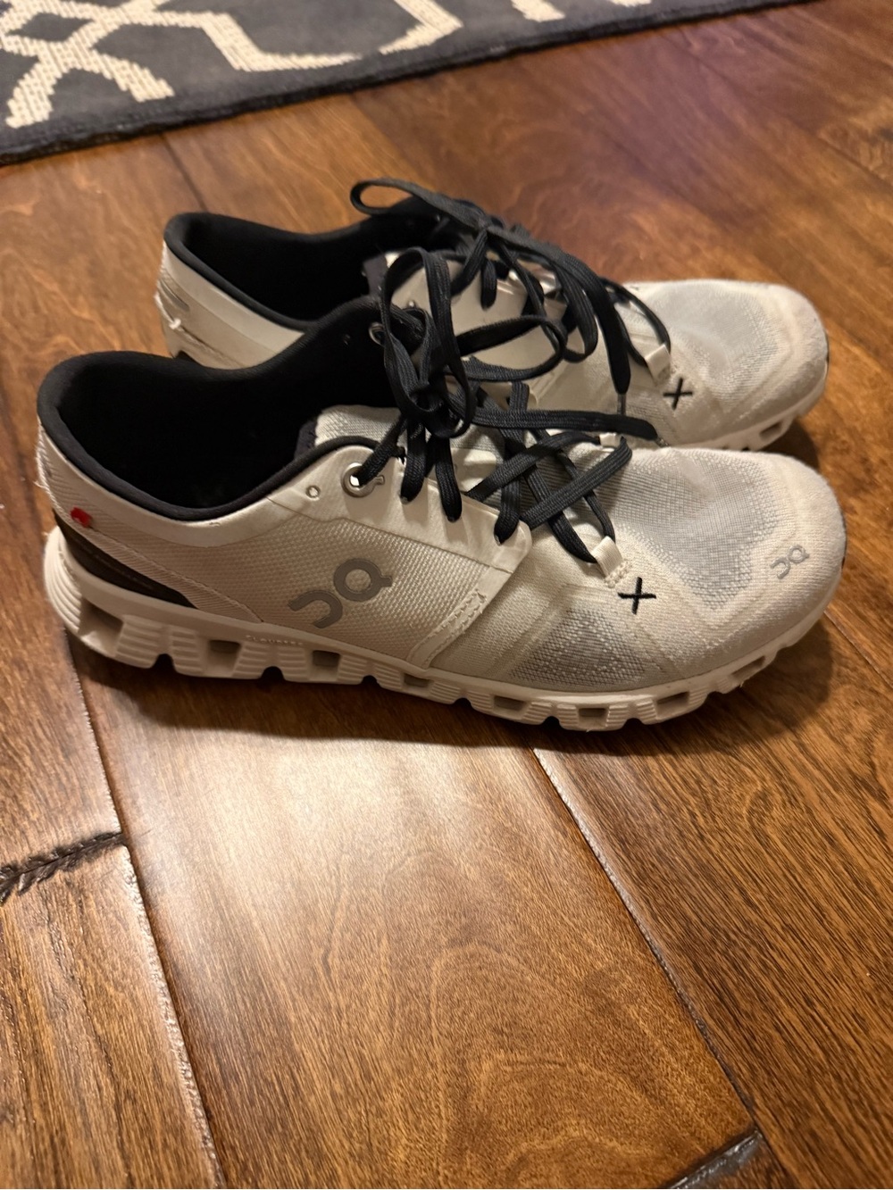 ON Cloud X Women’s Running Shoes 7.5 White Black